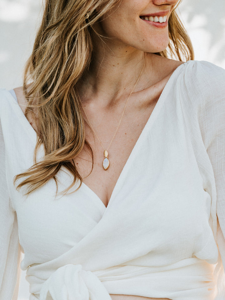 FEMININE Weißer Labradorit Kette