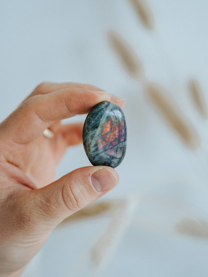 Labradorit Sunset Palmstone