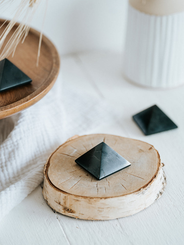Schungit Pyramide