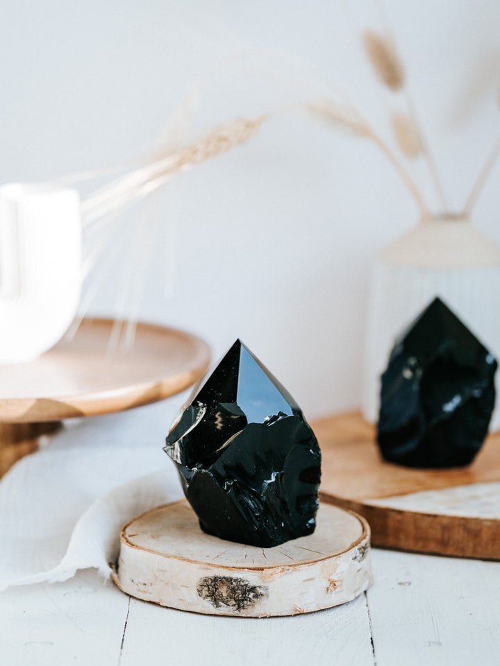 Schwarzer Obsidian Spitze, halbpoliert