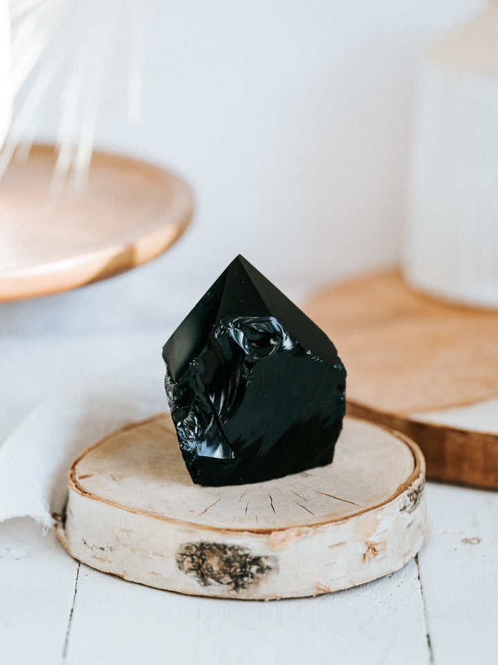 Schwarzer Obsidian Spitze, halbpoliert