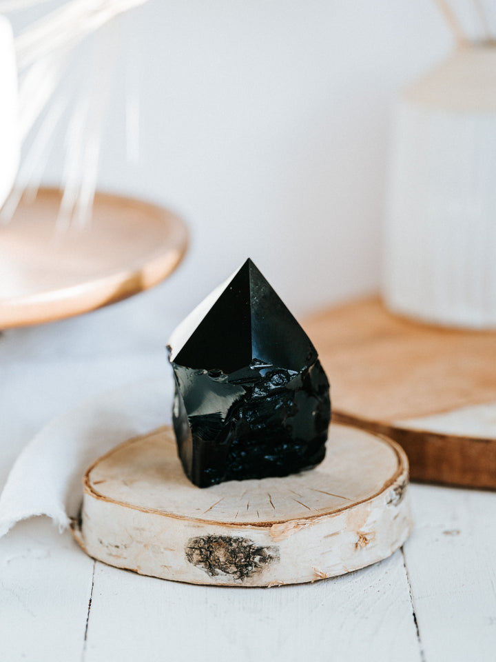 Schwarzer Obsidian Spitze, halbpoliert