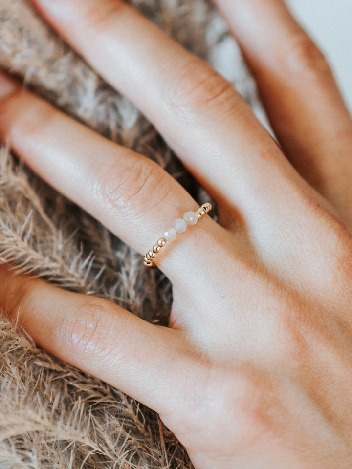 FEMALE POWER Mondstein Ring